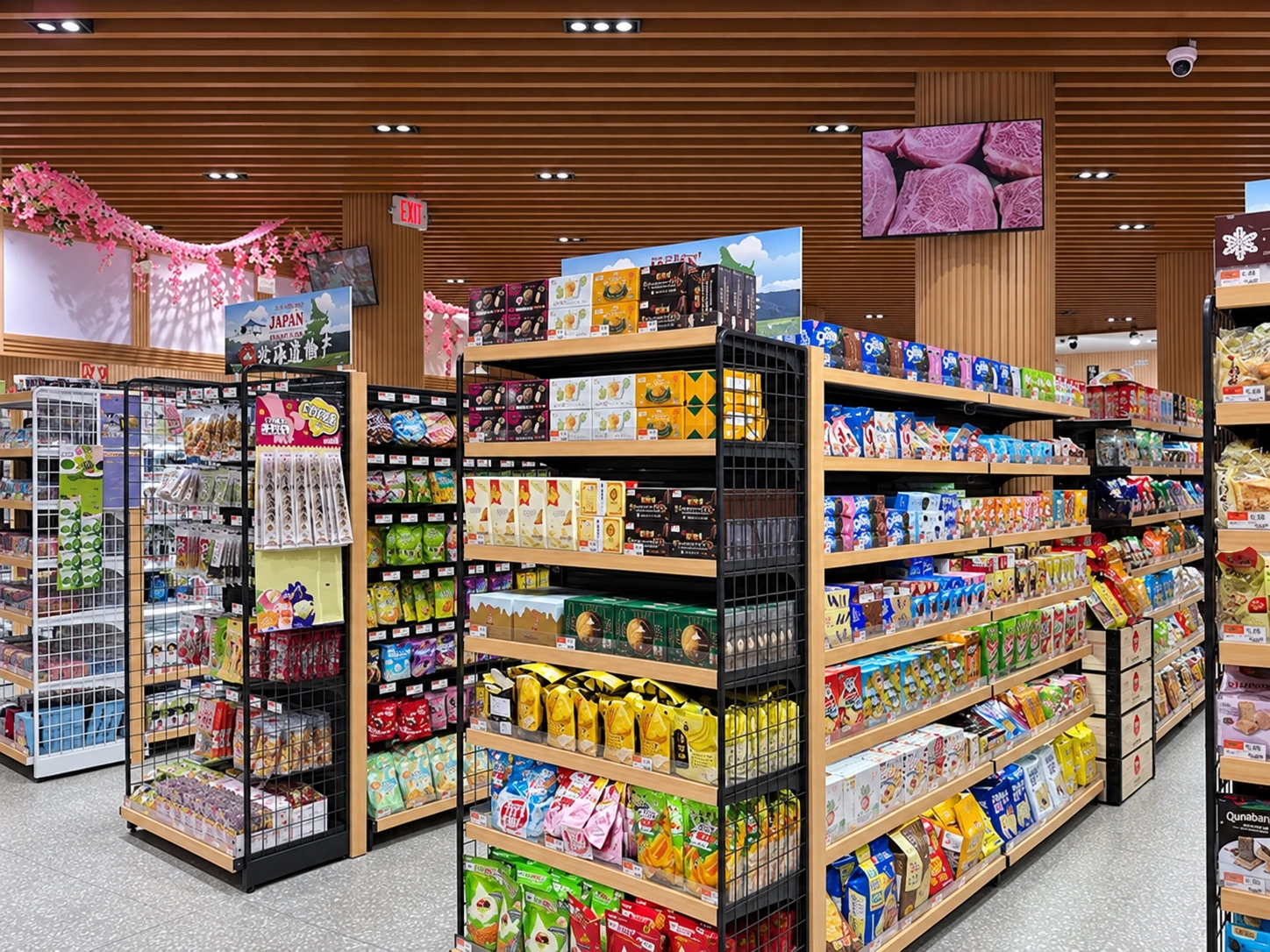 Market aisles and product displays